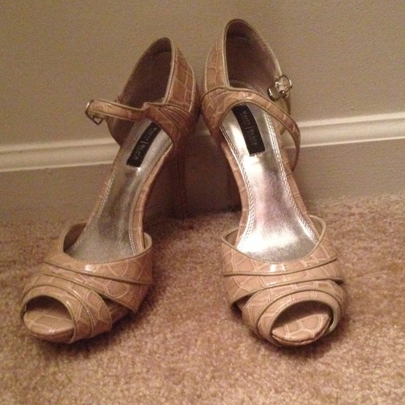 Gorgeous skin tone heels