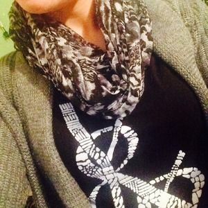 Cheetah black & white scarf