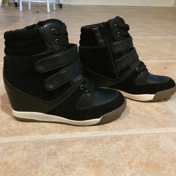 Wedge sneakers