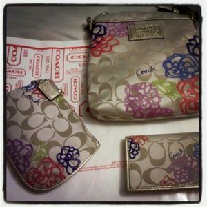 Three piece Daisy Coach collection