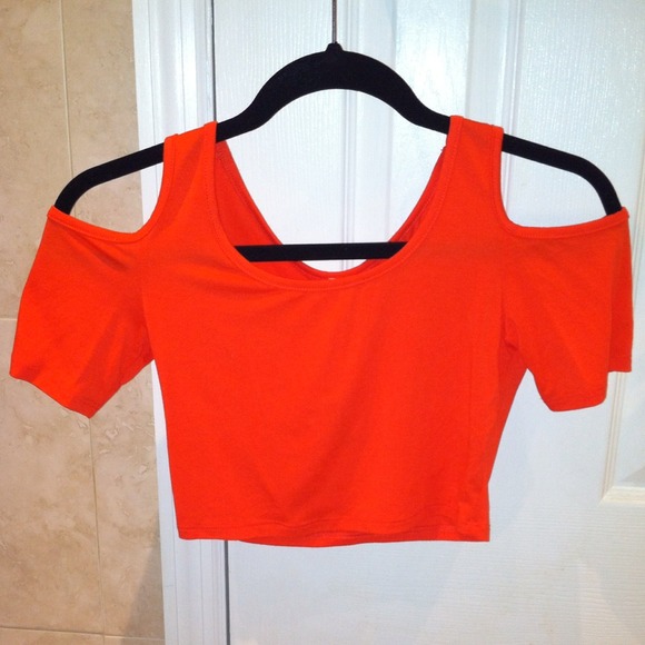 Crop top - Picture 1 of 2