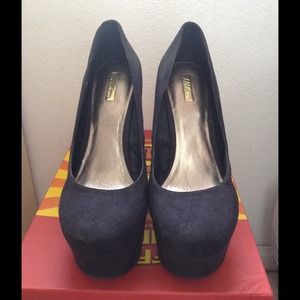 Wild pair black suede wedges with silver back