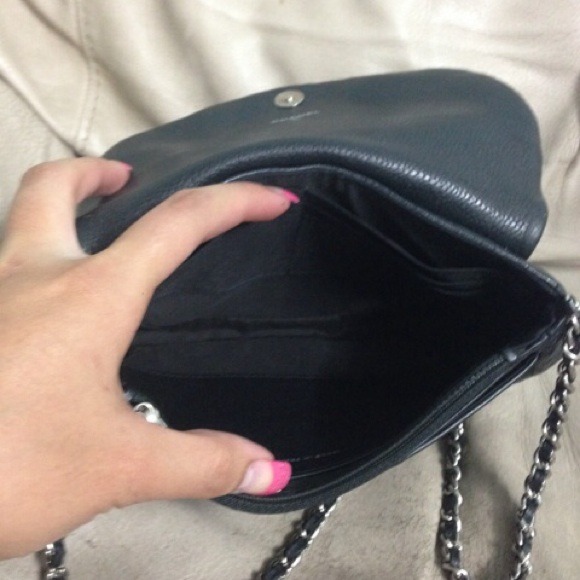 💋SOLD ON TP💋Chanel half moon clutch - Picture 3 of 4