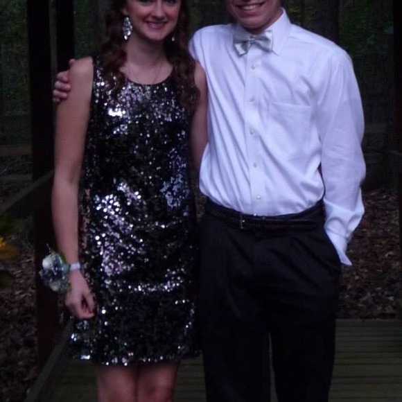 Sparkly short formal dress - Picture 2 of 3