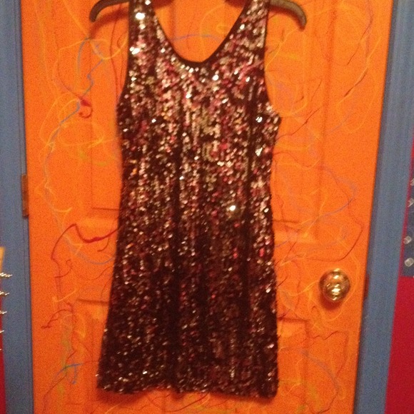 Sparkly short formal dress - Picture 3 of 3