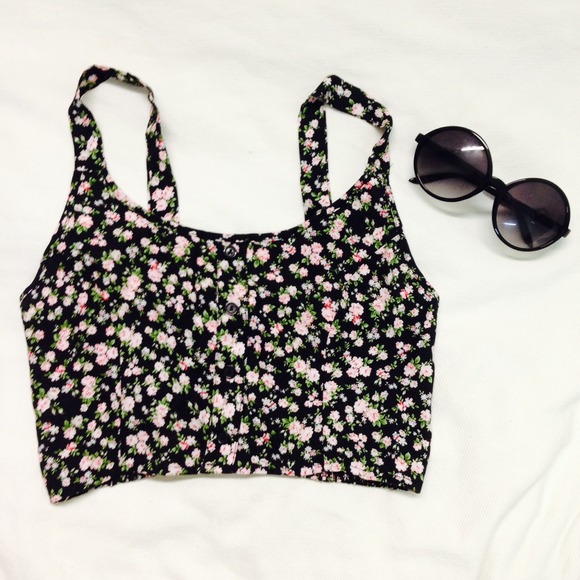 ❌SOLD❌ UO floral crop top