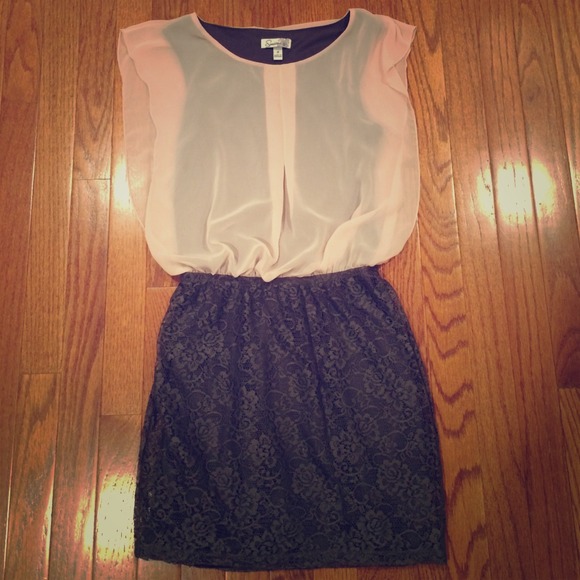Lovely pink & gray dress!
