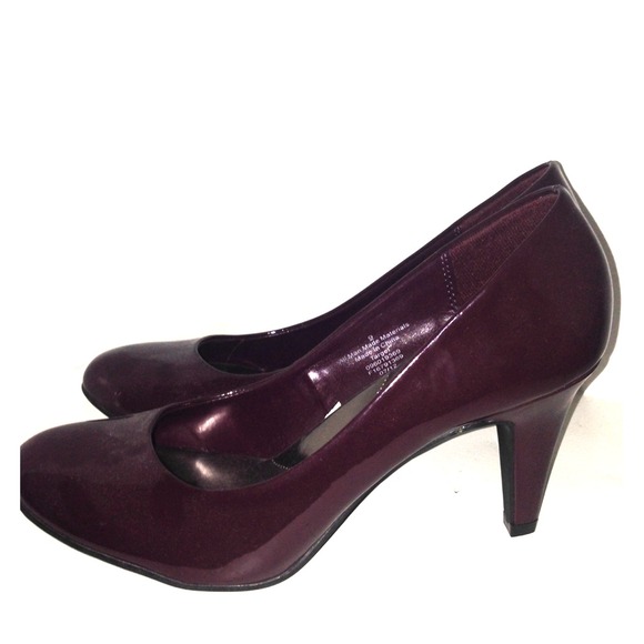 Burgundy 8.5 Pumps with 3 inch heel - Picture 1 of 1