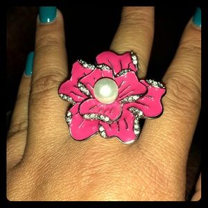SOLD!! REDUCED!! NWT pink Flower ring