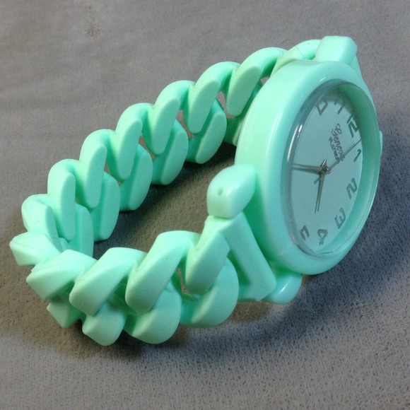 Mint green watch - Picture 3 of 4