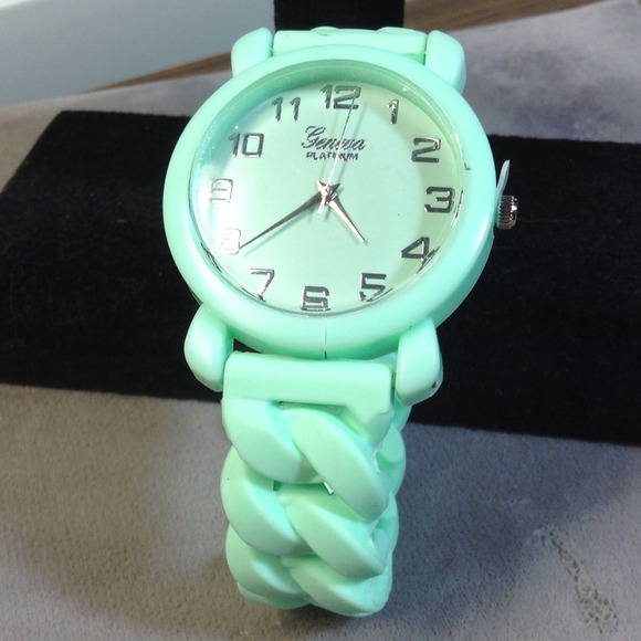 Mint green watch - Picture 4 of 4