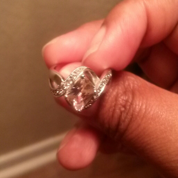 Beautiful ring - Picture 2 of 2