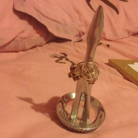 Deer ring holder