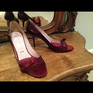 Vera Wang Wine Patent Heels