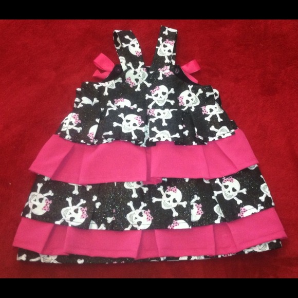 🎀 Adorable Skull Dress 🎀 - Picture 2 of 2
