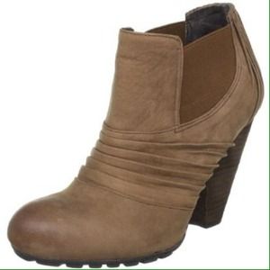 Vince Camuto Bronco Ankle Boot / Booties sz9