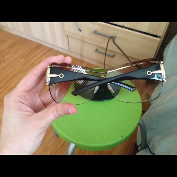 Gucci Sunglass - Picture 2 of 4