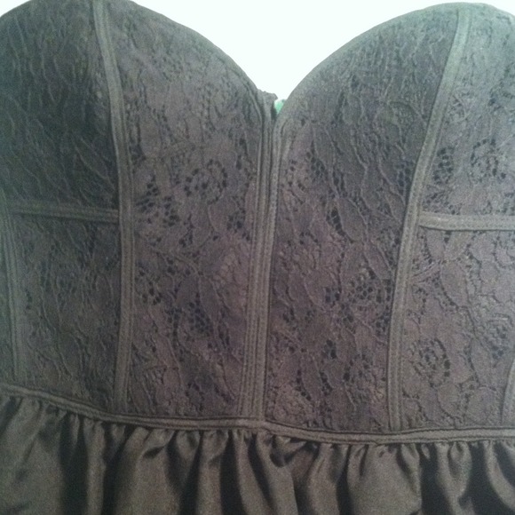 Lace peplum top - Picture 2 of 4