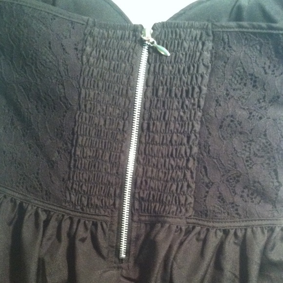 Lace peplum top - Picture 3 of 4