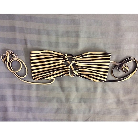 ❌❌SOLD❌❌ Acacia Navy Creme Striped Lumahai Top