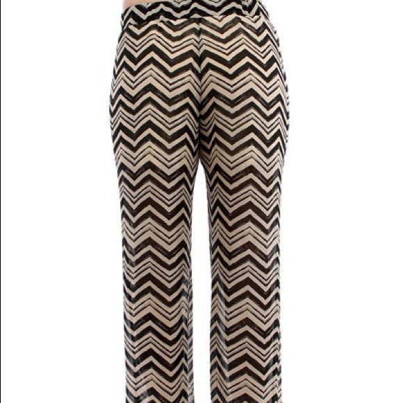 Black and Beige Chevron Printed Pants - Picture 4 of 4