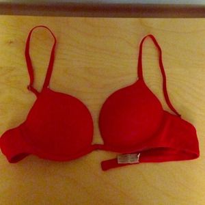 Red bra. Gilly Hicks