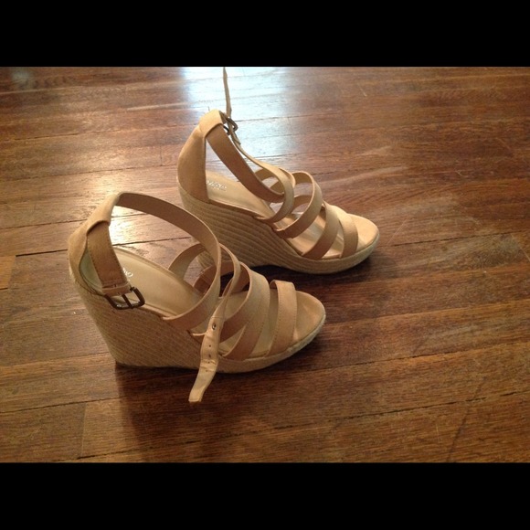 Shoes NWOT - Picture 2 of 3