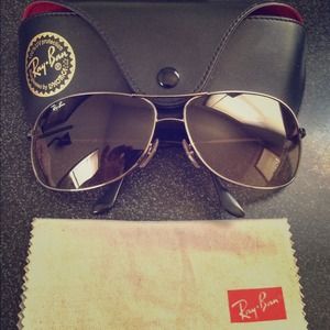black ray ban aviators