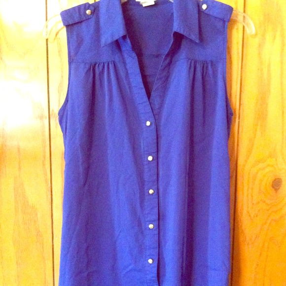 Adorable button down top