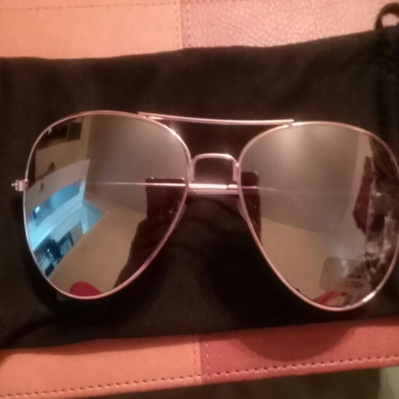 Aviator sunglasses w/ Drawstring - Picture 1 of 3
