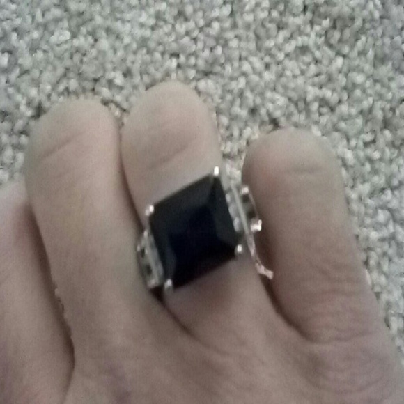 Guess ring - Picture 2 of 2