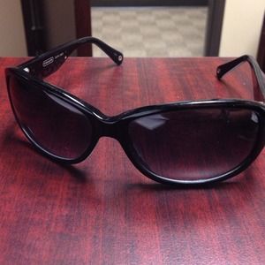 🔻ON HOLD🔻COACH "Devyn" Sunglasses in black