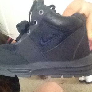 Kids Navy blue nike boots