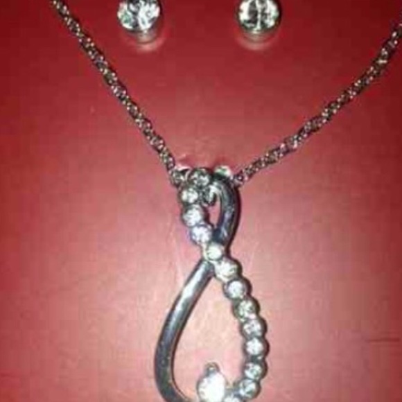 Genuine Crystal Necklace & Earring Set🎁 - Picture 1 of 3