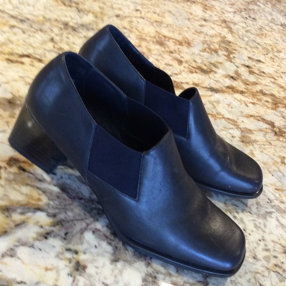 LIKE NEW Black "What's What " Slip on Shoes - Picture 2 of 4