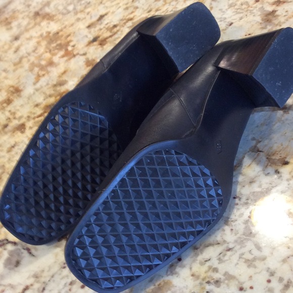 LIKE NEW Black "What's What " Slip on Shoes - Picture 4 of 4