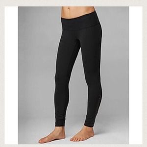 Lululemon Wunder Under crop- zipper side!