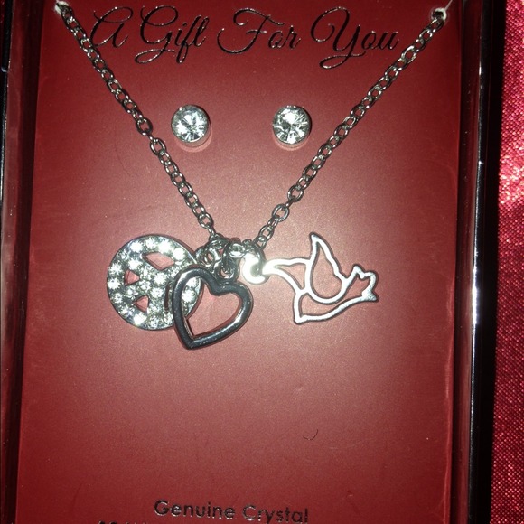 Genuine Crystal Necklace & Earring Ser☺️😊 - Picture 1 of 2