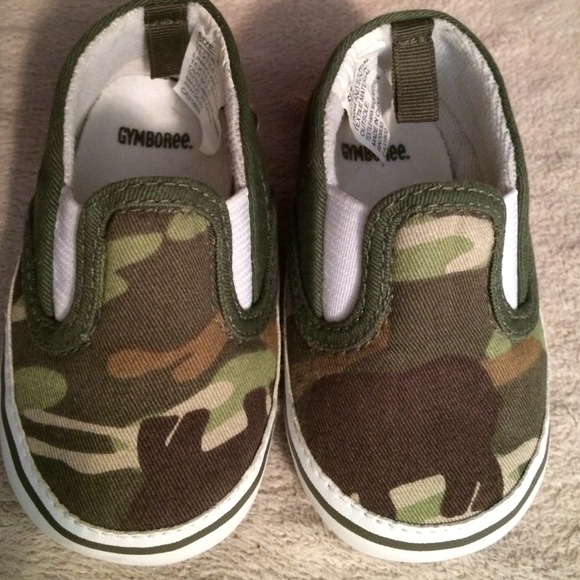 🚫SOLD in bundle🚫Infant camo soft sole shoes - Picture 1 of 2