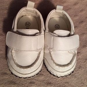 Infant white soft sole shoes