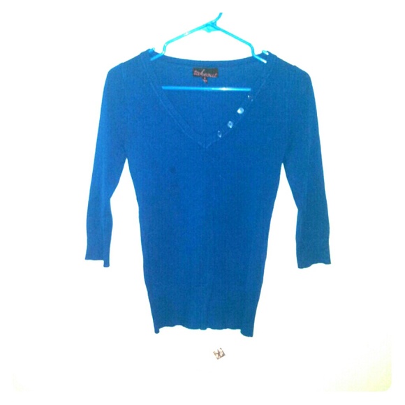 Bright blue sweatet