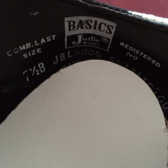 SOLD🎉2 Hour FLASH SALE🎈Moo Moo🐮Cow Print Boots - Picture 4 of 4