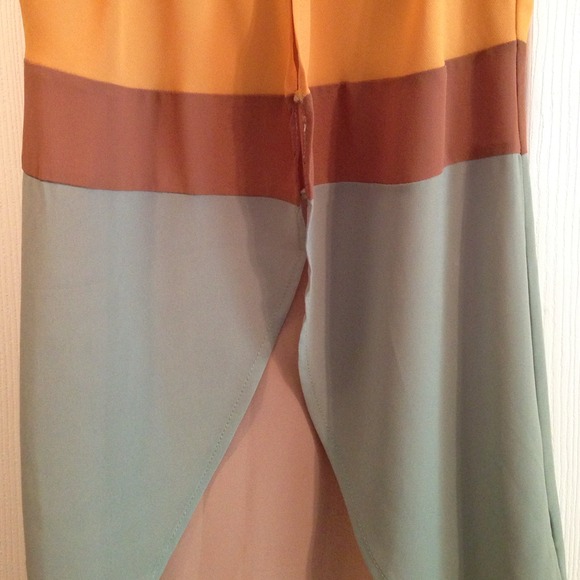 💥SOLD💥Color Block Boutique Dress - Picture 3 of 4