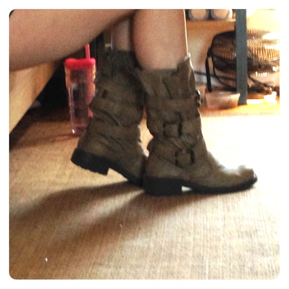 Big Buddha Casi boots size 9