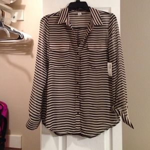 💥SOLD💥NWT Old Navy Blouse