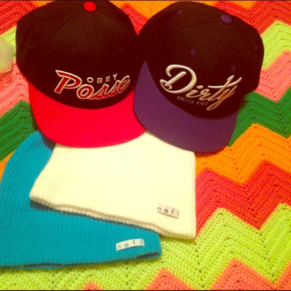 BUNDLE OF 2 SNAPBACKS AND 2 NEFF BEANIES!!(: