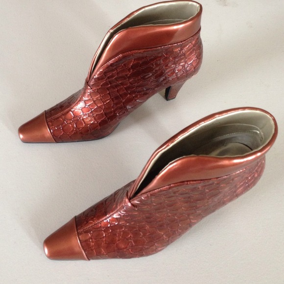 Bellini Croc-embossed Rust colored Ankle Boots