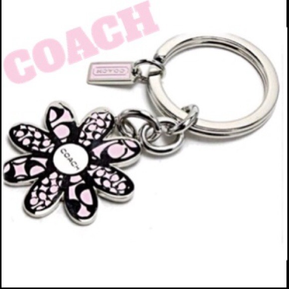 Coach Accessories - 🎉HOST PICK🎉NWT COACH PINK & SILVER DAISY KEYRING