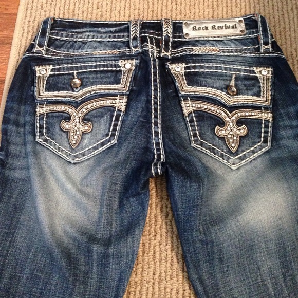 💥SOLD💥 Rock Revival Bootcut Jeans - Picture 2 of 4