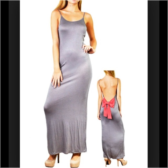Dresses & Skirts - Maxi dress with bow